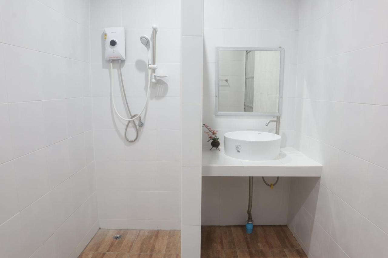 ตะวันแมนชั่น Apartman Ban Na Khua Kültér fotó