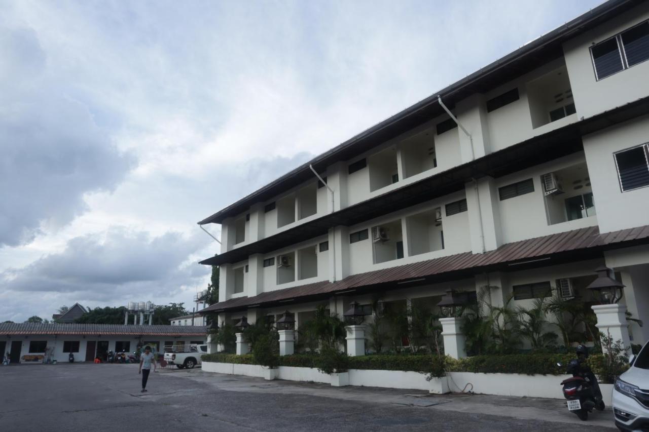 ตะวันแมนชั่น Apartman Ban Na Khua Kültér fotó